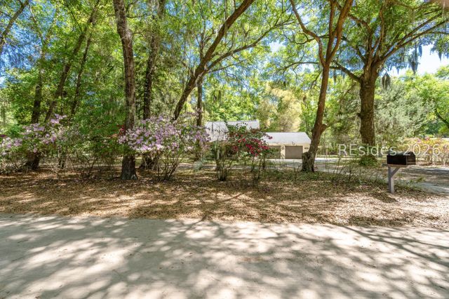 32 W Cedar Rd, St Helena Island, SC 29920