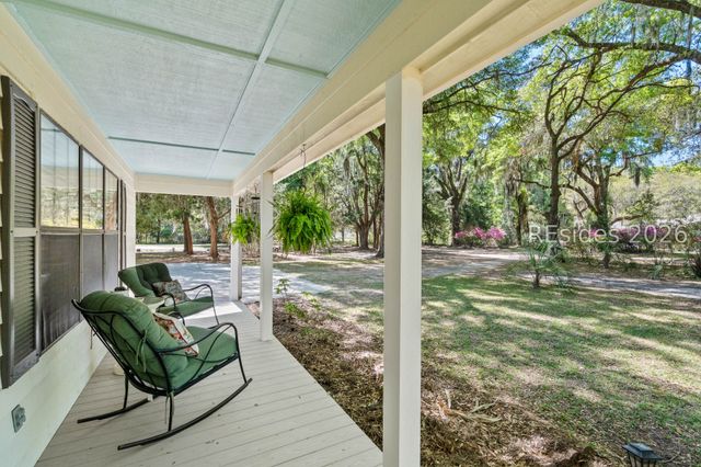 32 W Cedar Rd, St Helena Island, SC 29920
