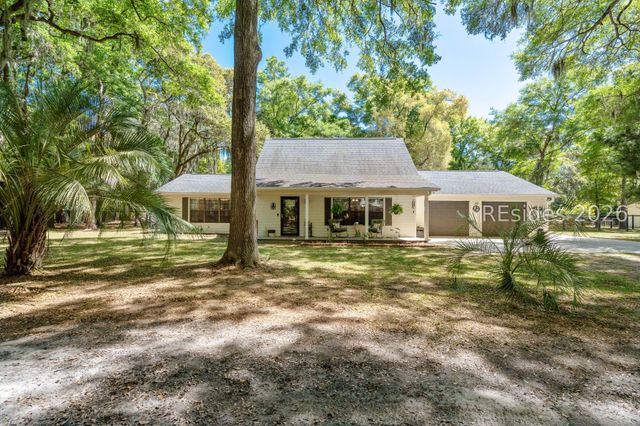 32 W Cedar Rd, St Helena Island, SC 29920