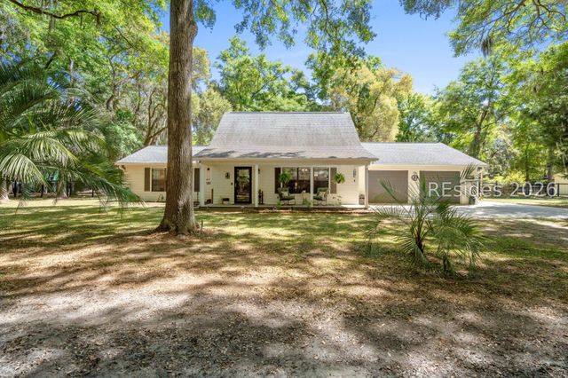 32 W Cedar Rd, St Helena Island, SC 29920