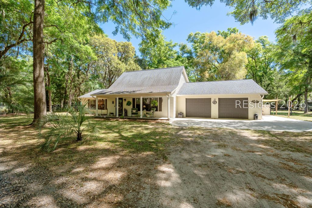 32 W Cedar Rd, St Helena Island, SC 29920