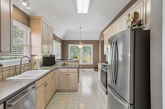 5553 Peninsula Park Lndg, Hermitage, TN 37076