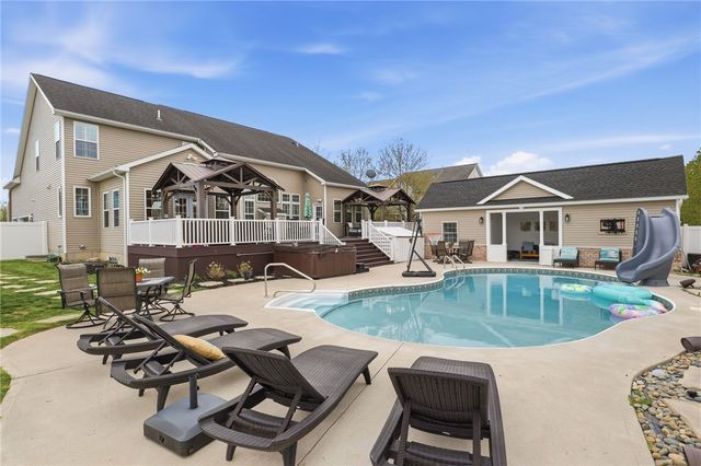 100 Triple Diamond, Penfield, NY 14580