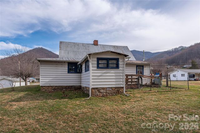 1496 Allens Creek Road, Waynesville, NC 28786