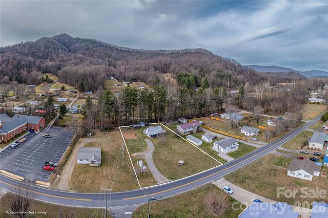 1496 Allens Creek Road, Waynesville, NC 28786
