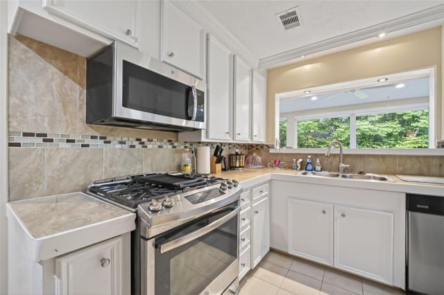 11230 Huggins Drive, Houston, TX 77035