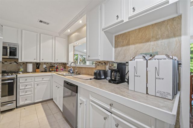 11230 Huggins Drive, Houston, TX 77035
