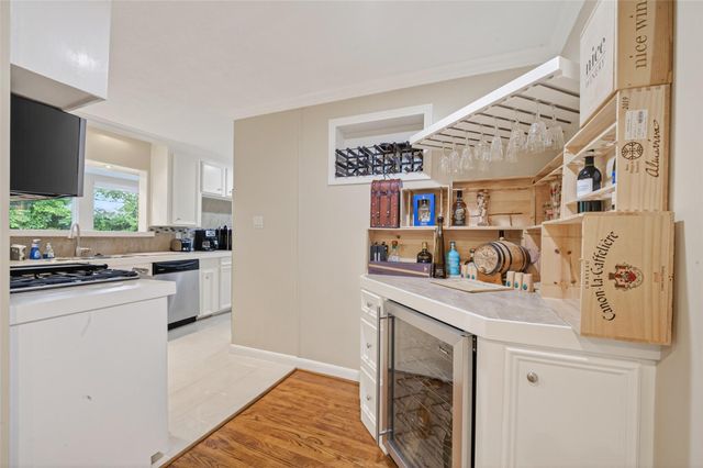 11230 Huggins Drive, Houston, TX 77035