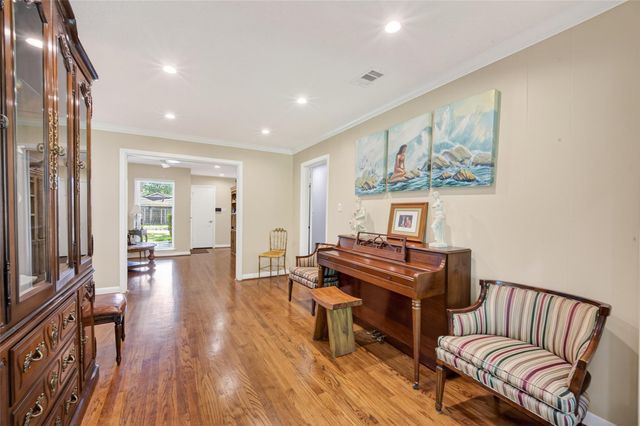 11230 Huggins Drive, Houston, TX 77035