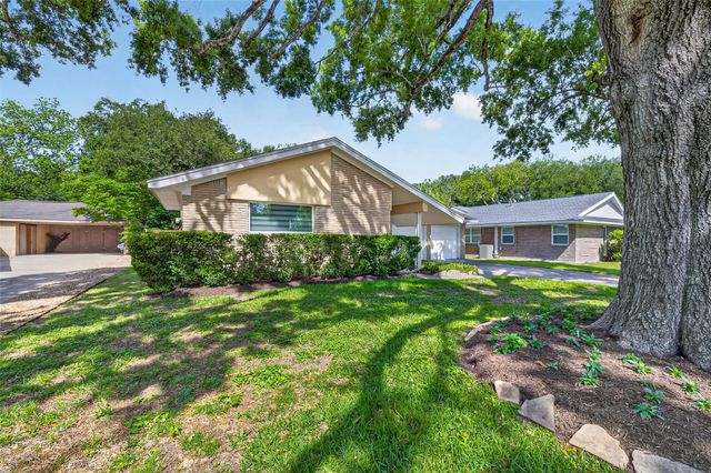 11230 Huggins Drive, Houston, TX 77035
