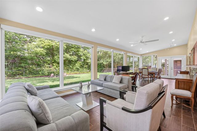 11230 Huggins Drive, Houston, TX 77035