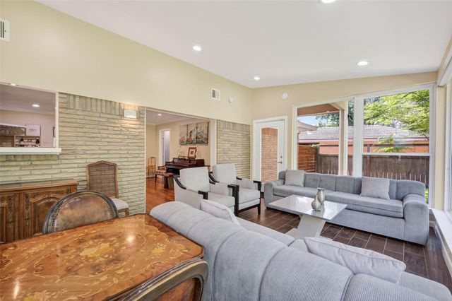 11230 Huggins Drive, Houston, TX 77035