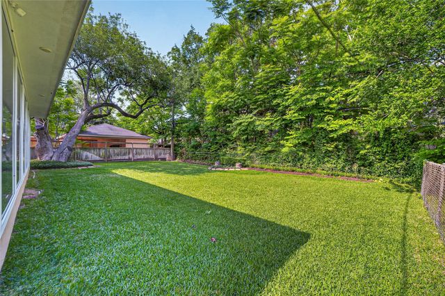 11230 Huggins Drive, Houston, TX 77035