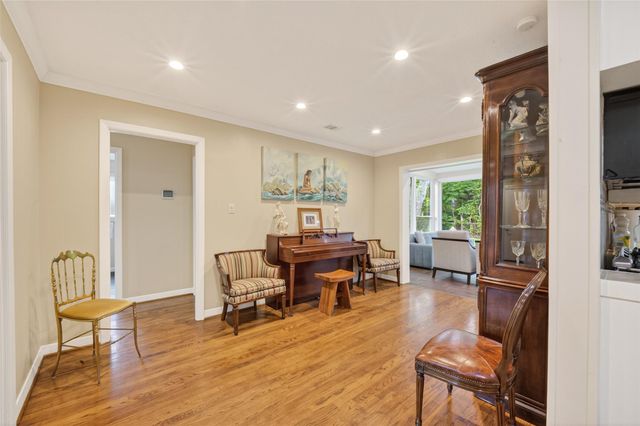 11230 Huggins Drive, Houston, TX 77035