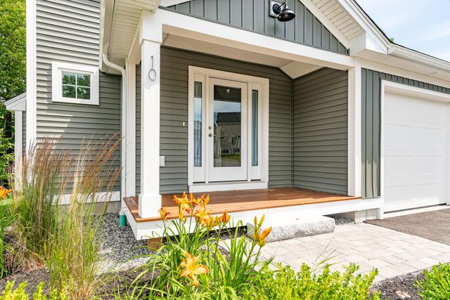 10 Banner Drive, Dover, NH 03820