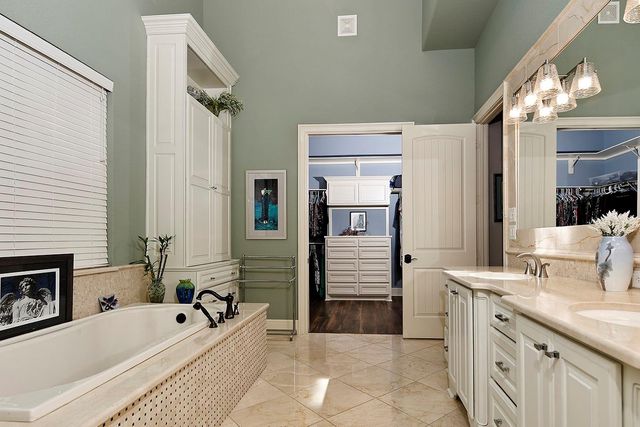 103 Windfair Loop, Montgomery, TX 77316