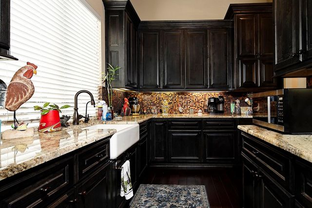 103 Windfair Loop, Montgomery, TX 77316