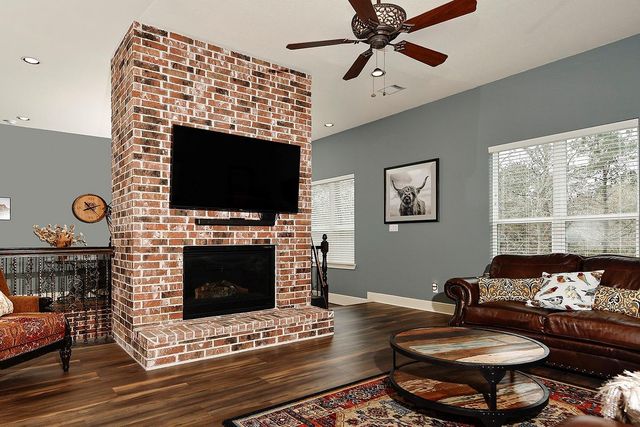 103 Windfair Loop, Montgomery, TX 77316