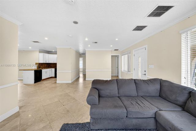 6881 SW 27th St, Miami, FL 33155