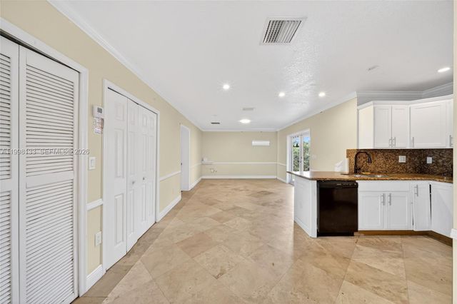 6881 SW 27th St, Miami, FL 33155