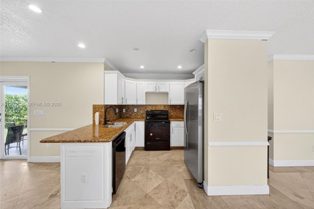 6881 SW 27th St, Miami, FL 33155