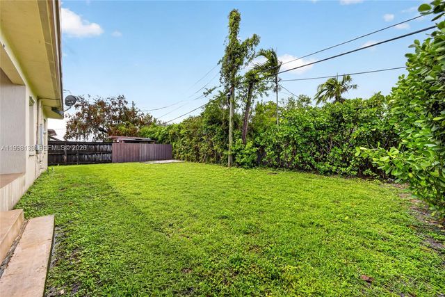 6881 SW 27th St, Miami, FL 33155