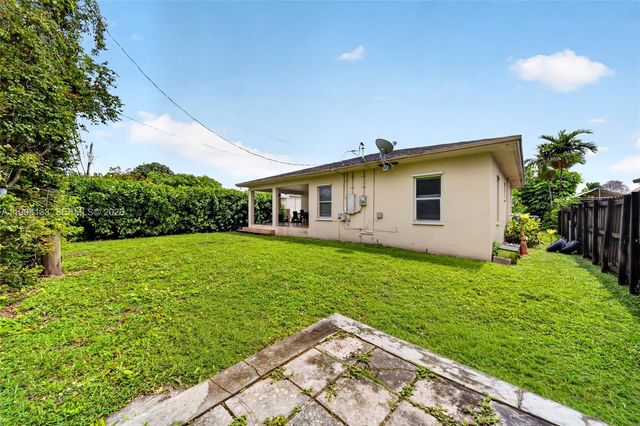 6881 SW 27th St, Miami, FL 33155