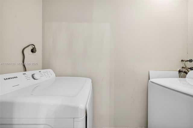 6881 SW 27th St, Miami, FL 33155