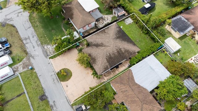 6881 SW 27th St, Miami, FL 33155