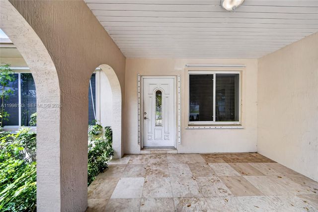 6881 SW 27th St, Miami, FL 33155