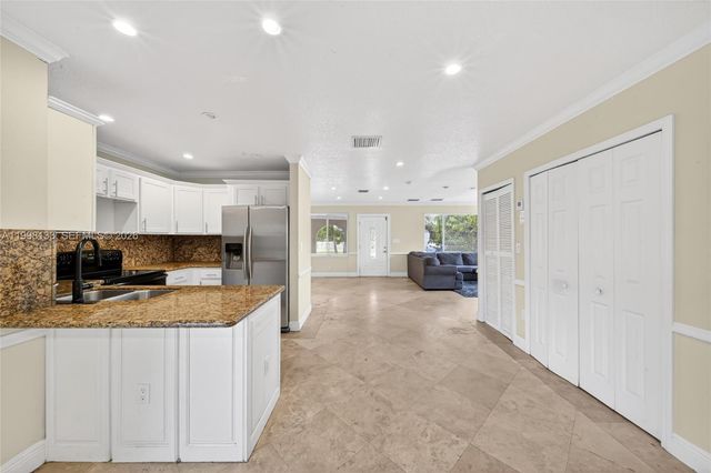 6881 SW 27th St, Miami, FL 33155