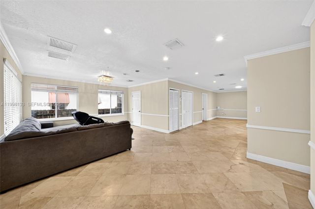 6881 SW 27th St, Miami, FL 33155