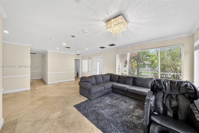 6881 SW 27th St, Miami, FL 33155