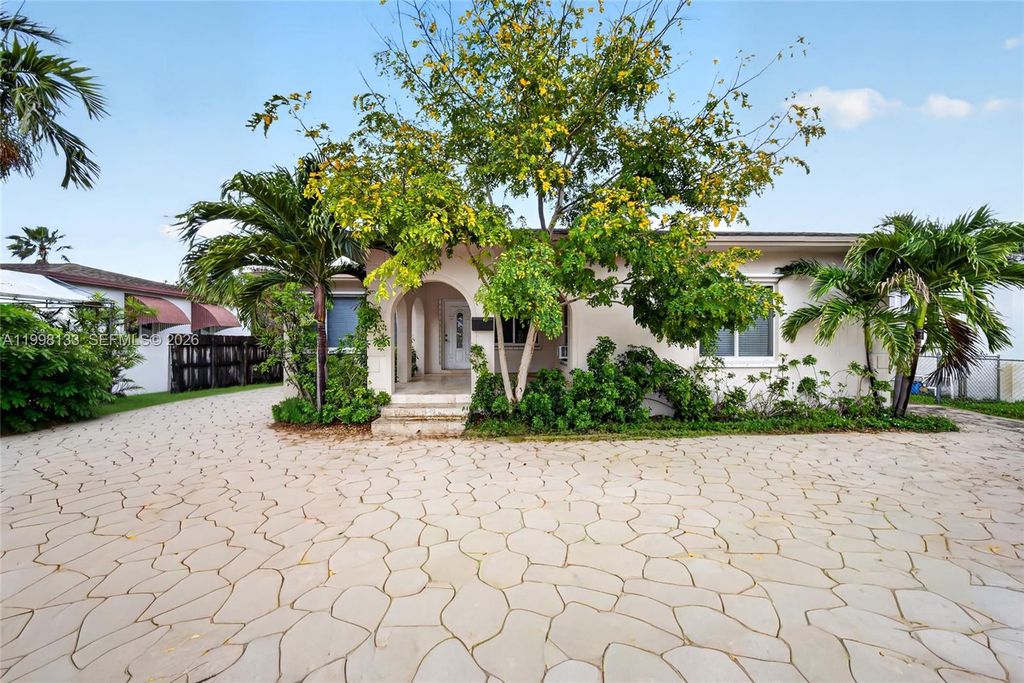 6881 SW 27th St, Miami, FL 33155