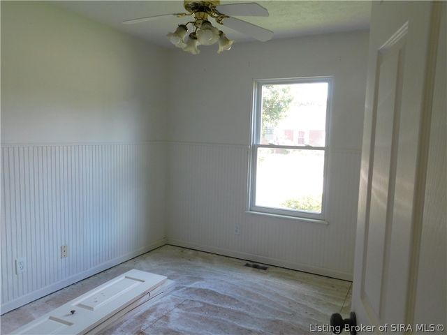 1828 Fall Run Court, New Albany, IN 47150