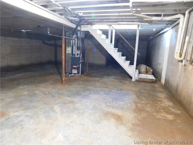 1828 Fall Run Court, New Albany, IN 47150