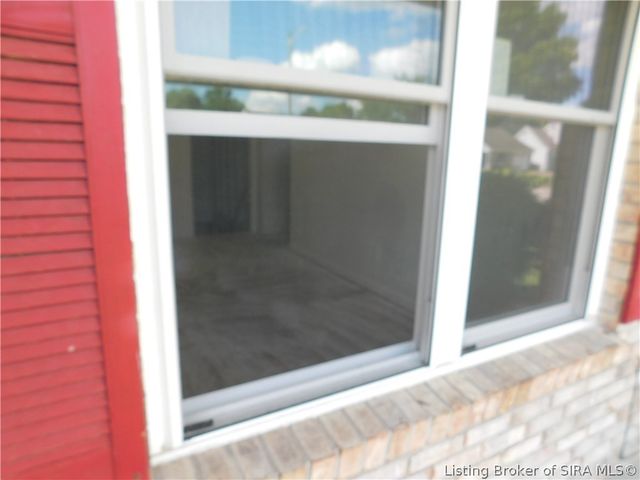 1828 Fall Run Court, New Albany, IN 47150