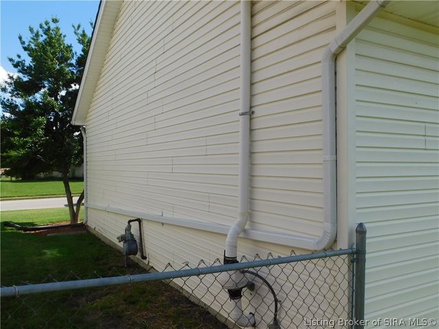 1828 Fall Run Court, New Albany, IN 47150