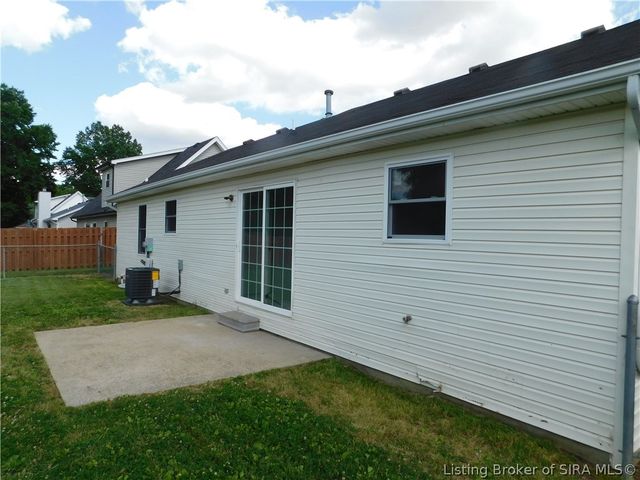 1828 Fall Run Court, New Albany, IN 47150