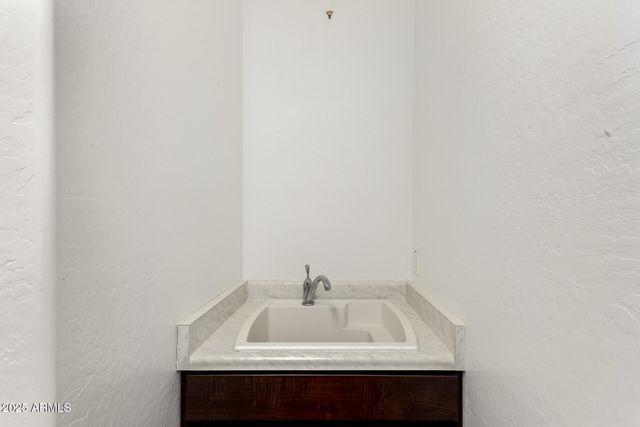 17987 W REDWOOD Lane, Goodyear, AZ 85338