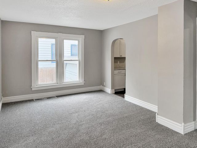 809 11th Avenue N, Fargo, ND 58102