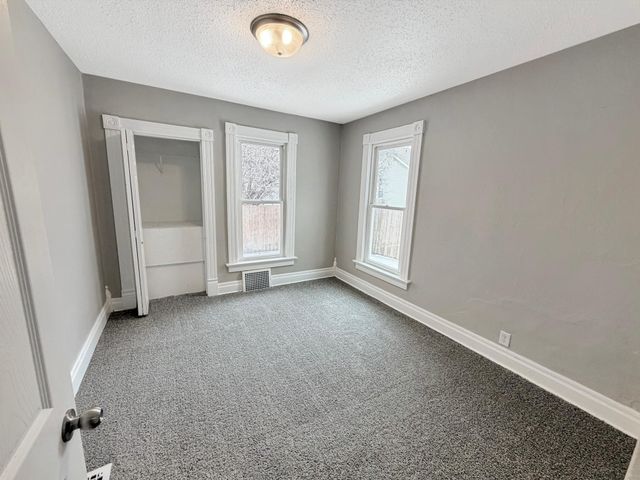 809 11th Avenue N, Fargo, ND 58102