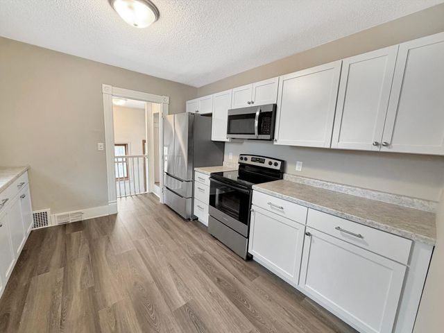 809 11th Avenue N, Fargo, ND 58102