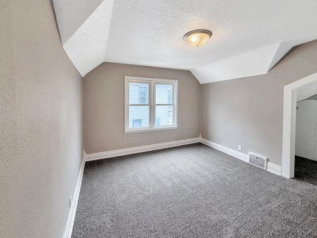 809 11th Avenue N, Fargo, ND 58102