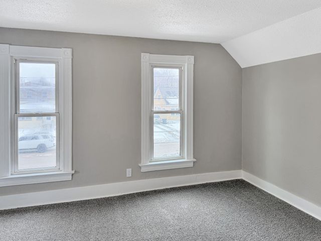 809 11th Avenue N, Fargo, ND 58102