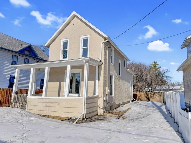 809 11th Avenue N, Fargo, ND 58102