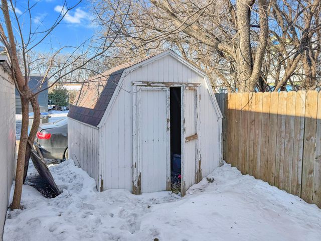 809 11th Avenue N, Fargo, ND 58102