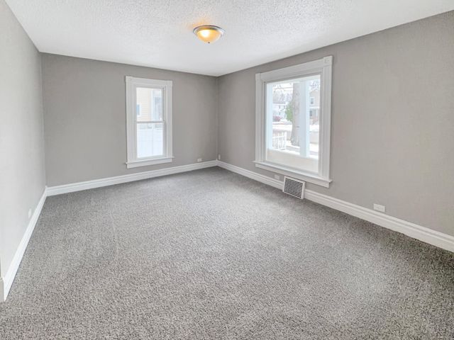 809 11th Avenue N, Fargo, ND 58102