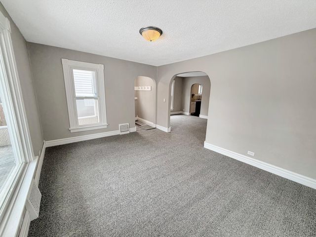 809 11th Avenue N, Fargo, ND 58102