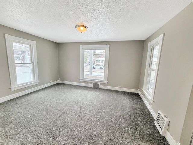 809 11th Avenue N, Fargo, ND 58102